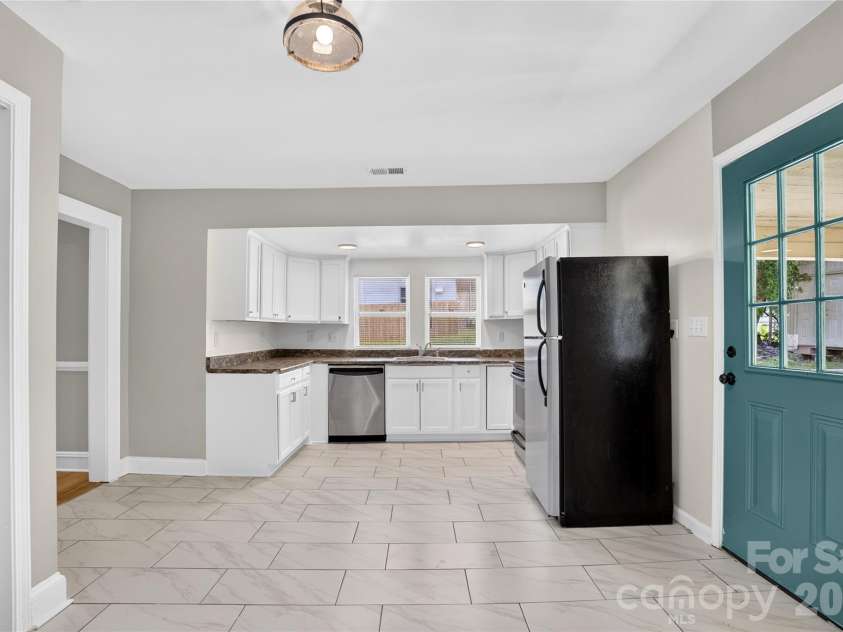 384 Grace Avenue, Concord, NC 28027.  MLS# CAR4402919, YatesRealty ID 39149. Kitchen