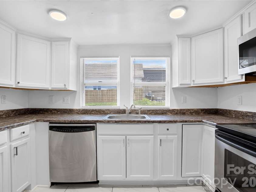 384 Grace Avenue, Concord, NC 28027.  MLS# CAR4402919, YatesRealty ID 39149. Kitchen