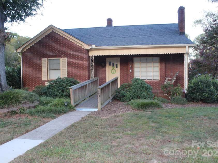 123 Stonewall Street, Albemarle, NC 28001.  MLS# CAR4192532, YatesRealty ID 3915. 