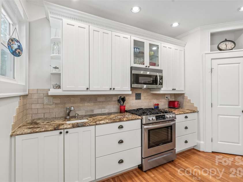 1822 Hall Avenue, Charlotte, NC 28205.  MLS# CAR4351357, YatesRealty ID 3915. 