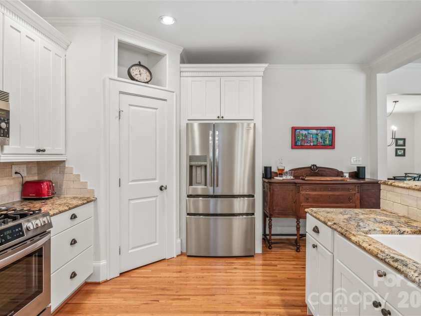 1822 Hall Avenue, Charlotte, NC 28205.  MLS# CAR4351357, YatesRealty ID 3915. 