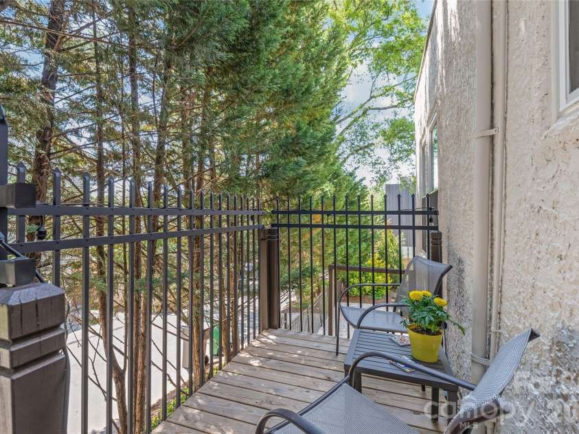 1822 Hall Avenue, Charlotte, NC 28205.  MLS# CAR4351357, YatesRealty ID 3915. 