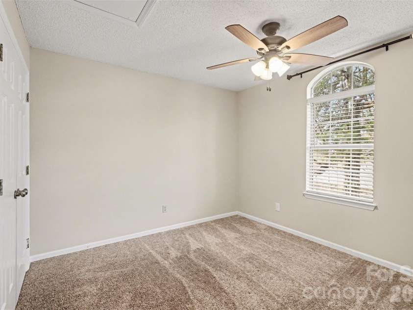8414 Woodford Bridge Drive, Charlotte, NC 28216.  MLS# CAR4343210, YatesRealty ID 3915. 2nd Bedroom