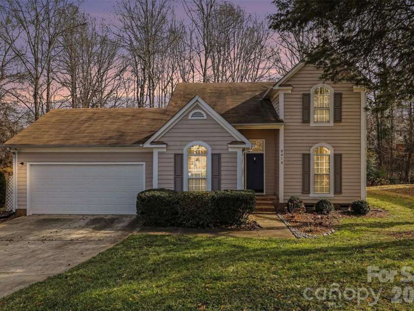 8414 Woodford Bridge Drive, Charlotte, NC 28216.  MLS# CAR4343210, YatesRealty ID 3915. 
