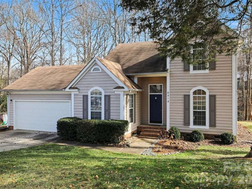 8414 Woodford Bridge Drive, Charlotte, NC 28216.  MLS# CAR4343210, YatesRealty ID 3915. 