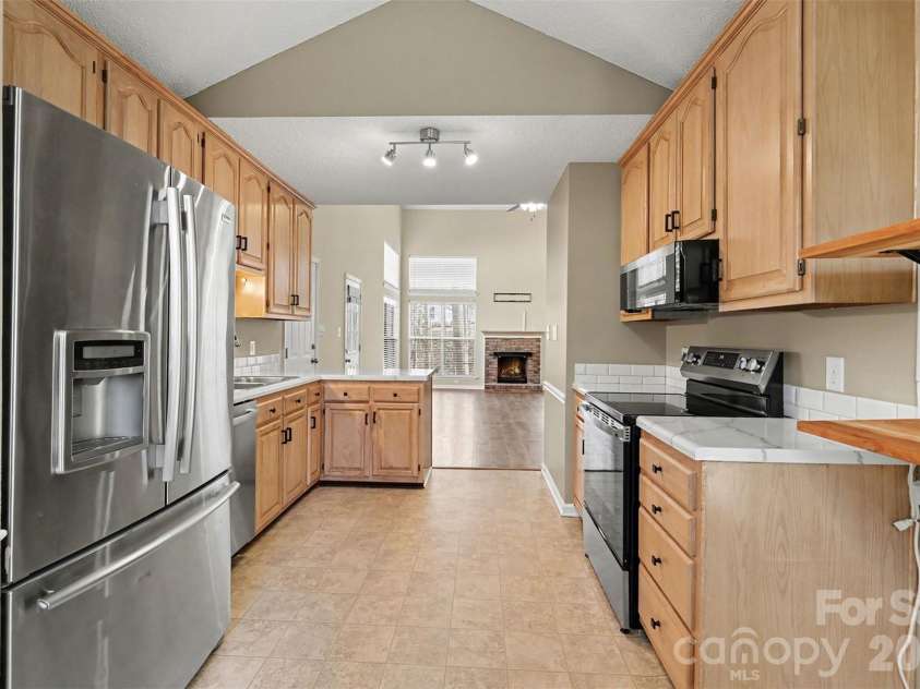 8414 Woodford Bridge Drive, Charlotte, NC 28216.  MLS# CAR4343210, YatesRealty ID 3915. 