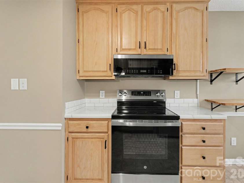 8414 Woodford Bridge Drive, Charlotte, NC 28216.  MLS# CAR4343210, YatesRealty ID 3915. 