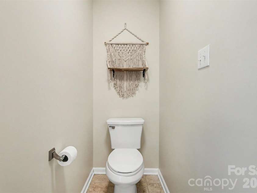 8414 Woodford Bridge Drive, Charlotte, NC 28216.  MLS# CAR4343210, YatesRealty ID 3915. Primary Bath