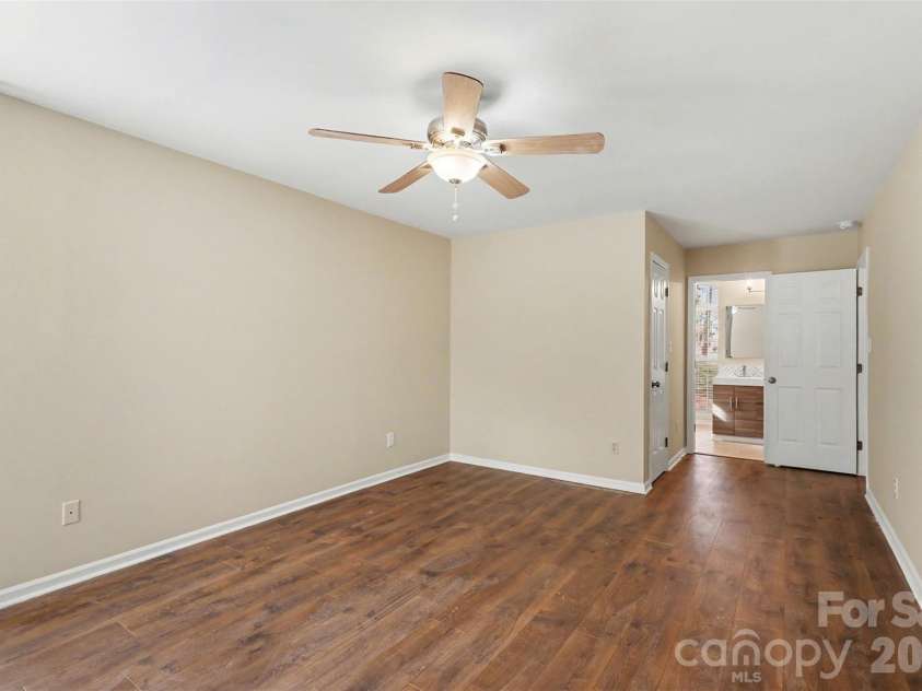 8414 Woodford Bridge Drive, Charlotte, NC 28216.  MLS# CAR4343210, YatesRealty ID 3915. Primary Bedroom