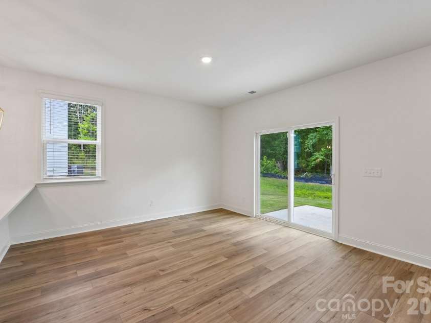 225 Bellina Drive, York, SC 29745.  MLS# CAR4404348, YatesRealty ID 39152. Breakfast Area