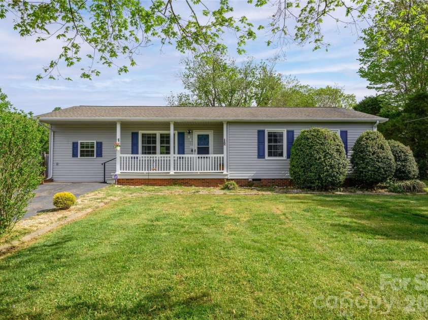 130 Fort Dobbs Road, Statesville, NC 28625.  MLS# CAR4363867, YatesRealty ID 39153. 