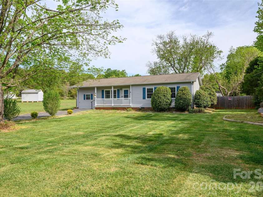 130 Fort Dobbs Road, Statesville, NC 28625.  MLS# CAR4363867, YatesRealty ID 39153. 