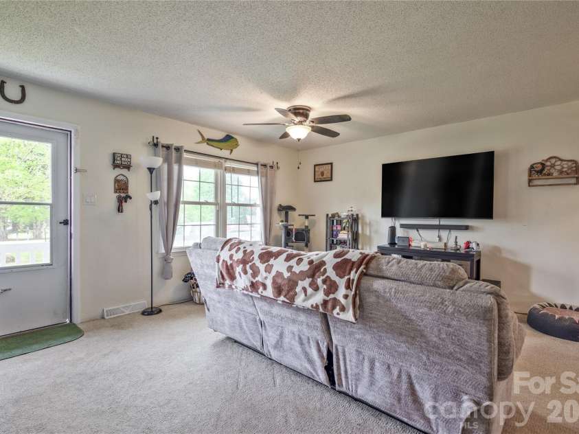 130 Fort Dobbs Road, Statesville, NC 28625.  MLS# CAR4363867, YatesRealty ID 39153. 