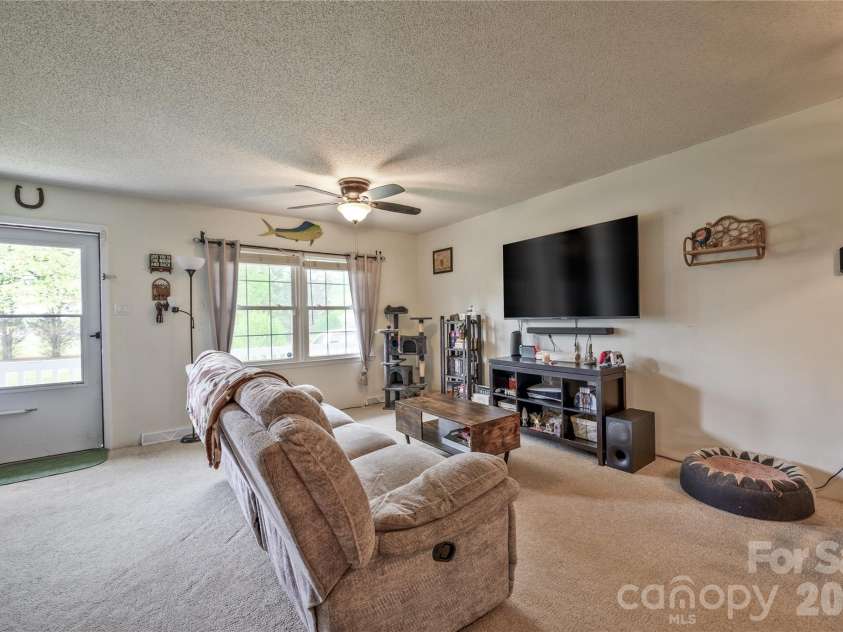130 Fort Dobbs Road, Statesville, NC 28625.  MLS# CAR4363867, YatesRealty ID 39153. 