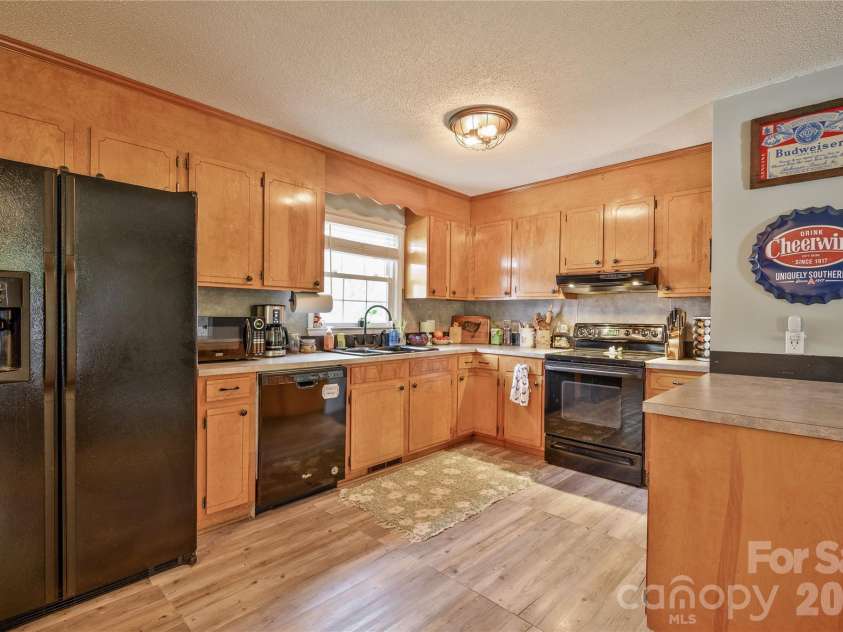130 Fort Dobbs Road, Statesville, NC 28625.  MLS# CAR4363867, YatesRealty ID 39153. 