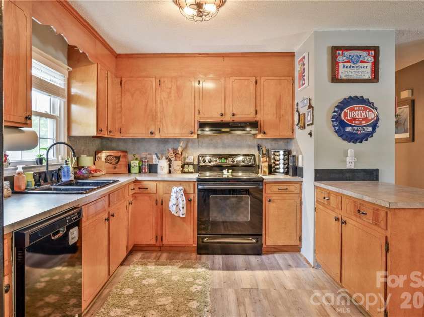 130 Fort Dobbs Road, Statesville, NC 28625.  MLS# CAR4363867, YatesRealty ID 39153. 