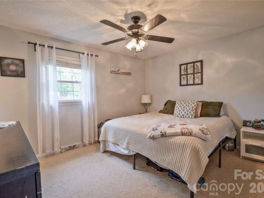 130 Fort Dobbs Road, Statesville, NC 28625.  MLS# CAR4363867, YatesRealty ID 39153. 