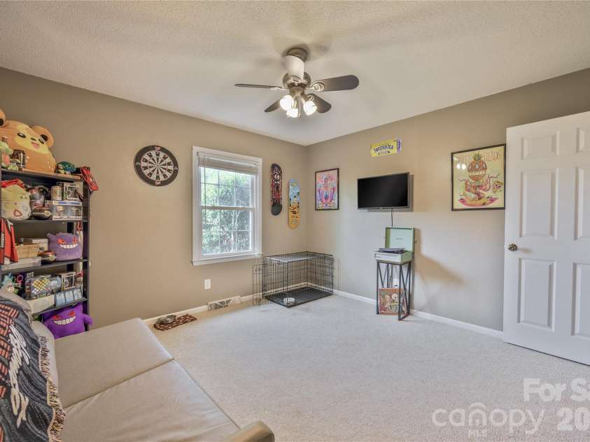 130 Fort Dobbs Road, Statesville, NC 28625.  MLS# CAR4363867, YatesRealty ID 39153. 