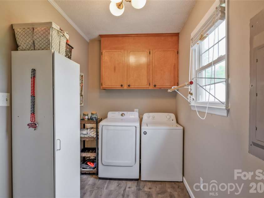 130 Fort Dobbs Road, Statesville, NC 28625.  MLS# CAR4363867, YatesRealty ID 39153. 