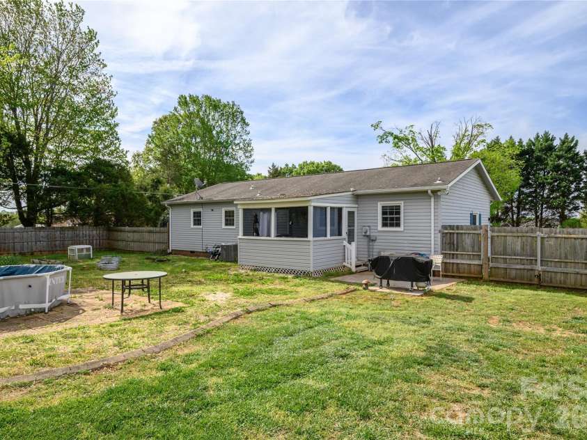 130 Fort Dobbs Road, Statesville, NC 28625.  MLS# CAR4363867, YatesRealty ID 39153. 