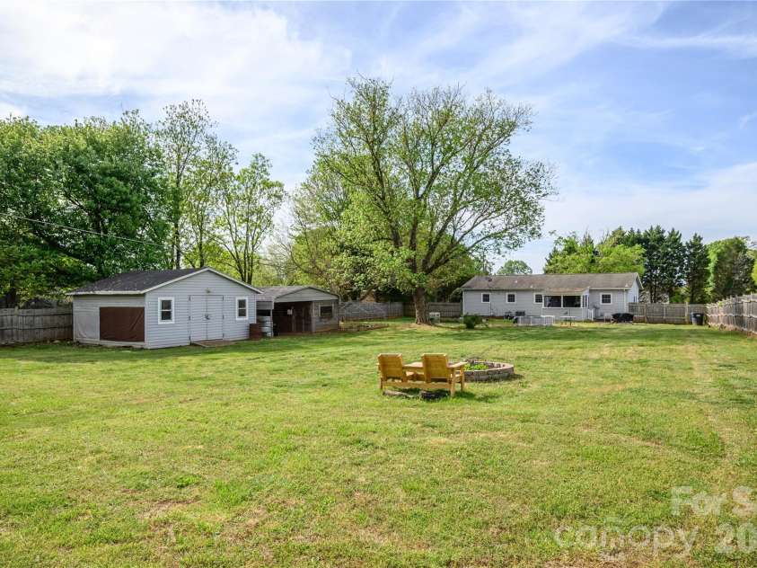 130 Fort Dobbs Road, Statesville, NC 28625.  MLS# CAR4363867, YatesRealty ID 39153. 