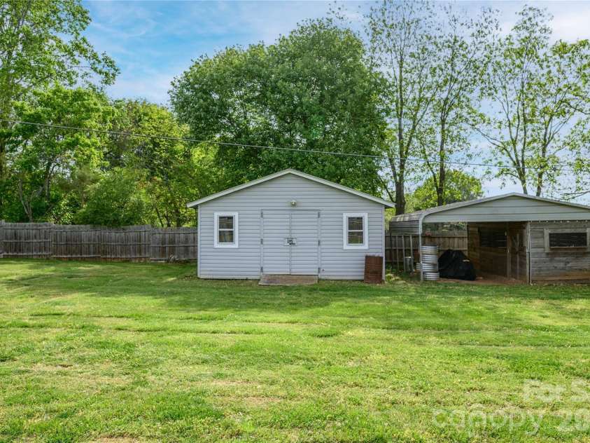 130 Fort Dobbs Road, Statesville, NC 28625.  MLS# CAR4363867, YatesRealty ID 39153. 