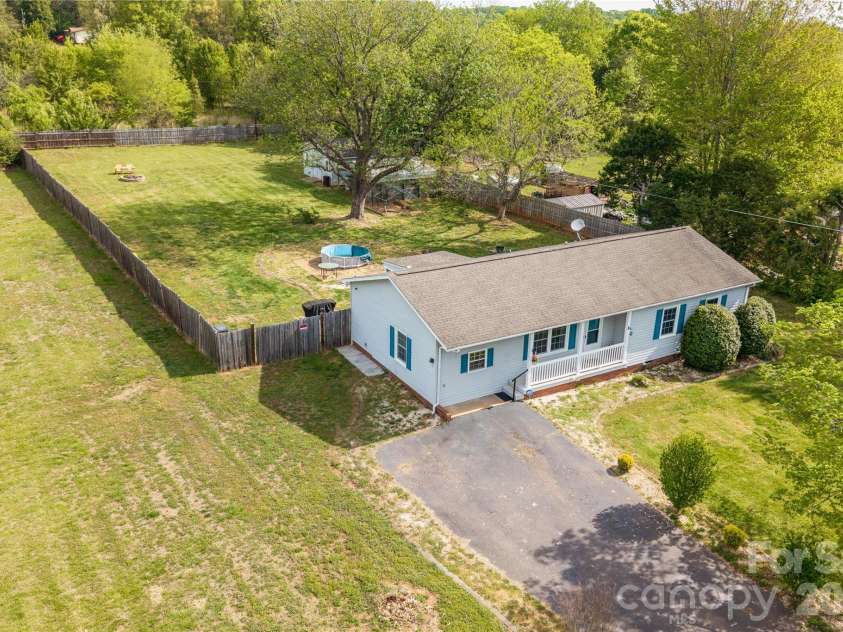 130 Fort Dobbs Road, Statesville, NC 28625.  MLS# CAR4363867, YatesRealty ID 39153. 