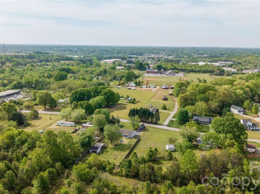 130 Fort Dobbs Road, Statesville, NC 28625.  MLS# CAR4363867, YatesRealty ID 39153. 