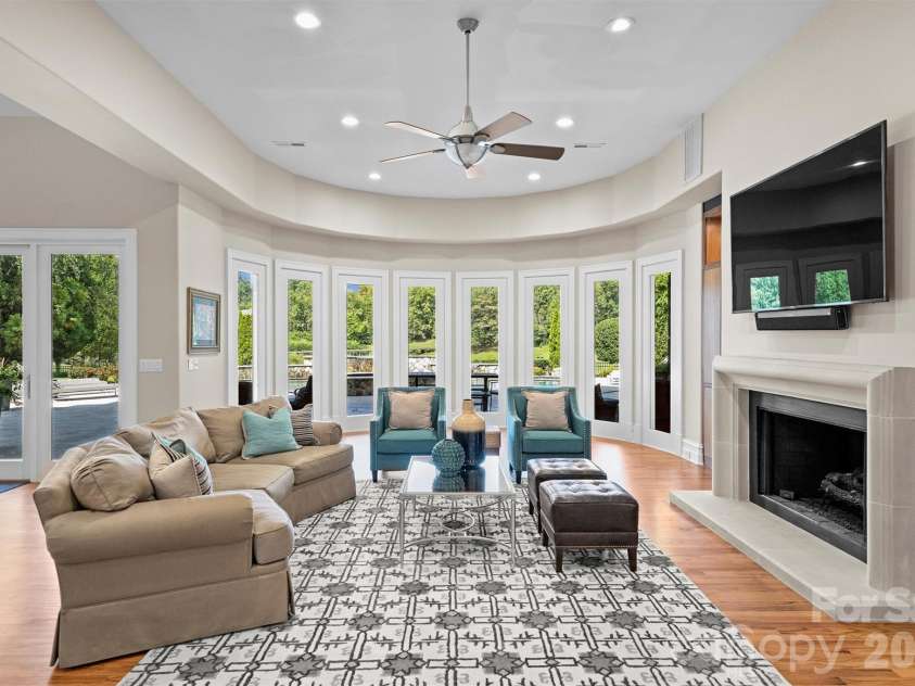 11717 Smart Lane, Charlotte, NC 28277.  MLS# CAR4403907, YatesRealty ID 39154. Beautiful gathering area with views and those gorgeous windows!