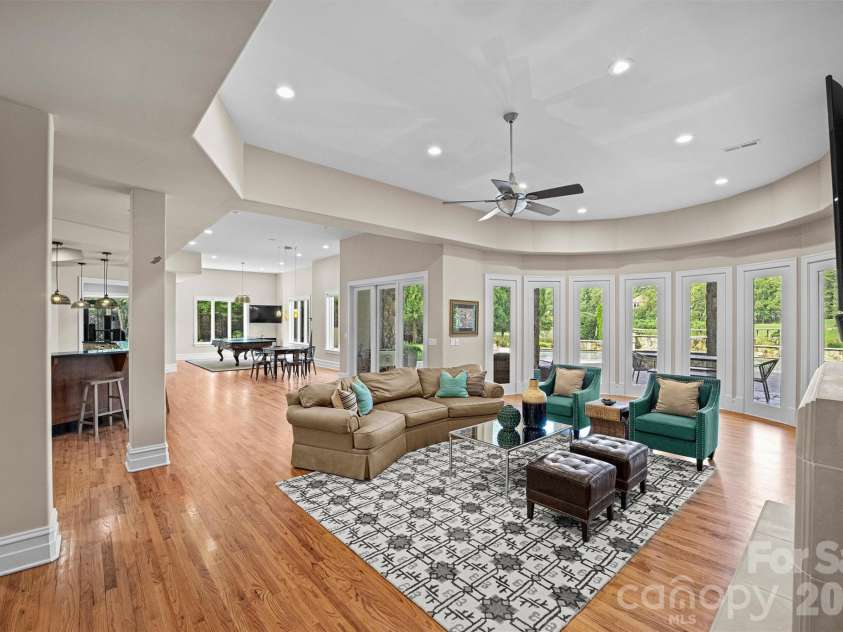11717 Smart Lane, Charlotte, NC 28277.  MLS# CAR4403907, YatesRealty ID 39154. Bright and open lower level perfect for entertaining