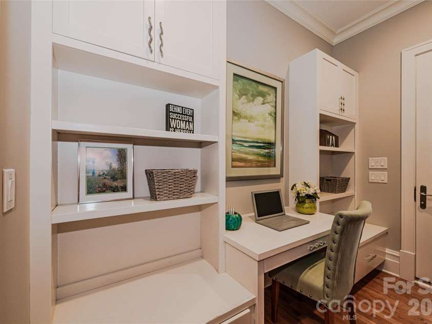 11717 Smart Lane, Charlotte, NC 28277.  MLS# CAR4403907, YatesRealty ID 39154. Convenient drop zone area with built-in command center, desk bench, shelving & cabinetry with gas lantern lit separate entry