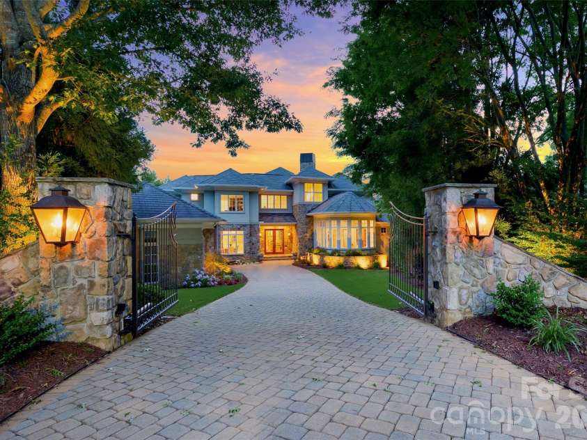 11717 Smart Lane, Charlotte, NC 28277.  MLS# CAR4403907, YatesRealty ID 39154. Custom home designed by the award winning duo: Architect Christopher Phelps & Built by Simonini Builders
