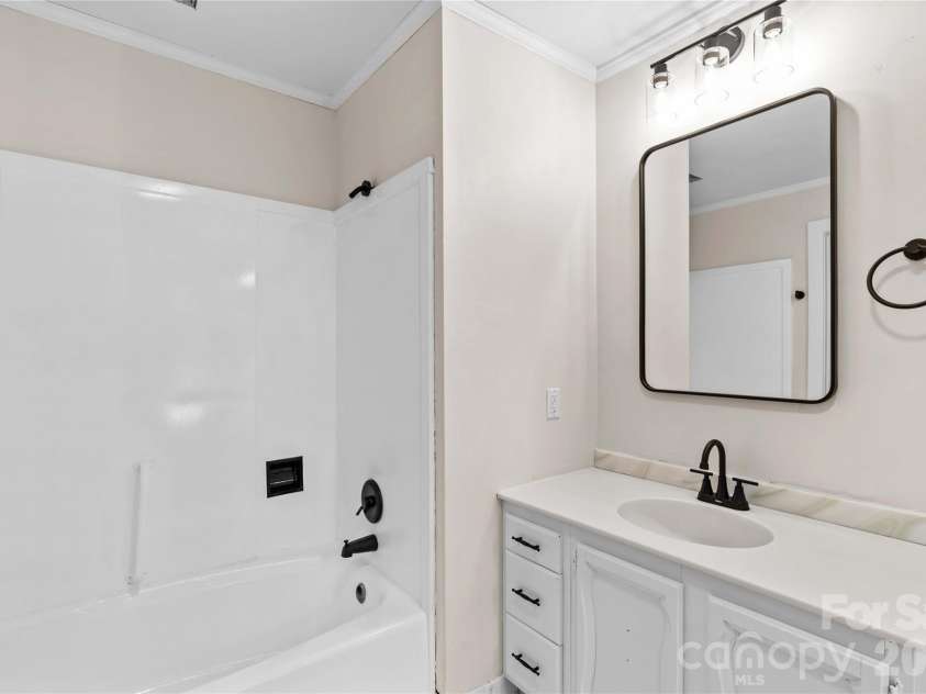 150 Kent Road, Salisbury, NC 28147.  MLS# CAR4399733, YatesRealty ID 39156. Jack & Jill bathroom between BR 2 & 3.