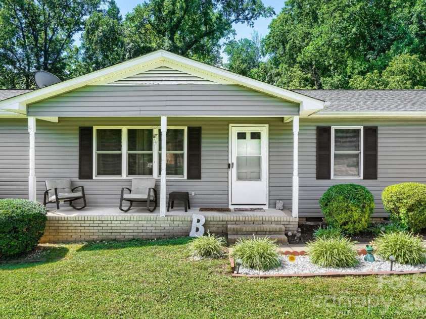 2601 Lynn Drive, Gastonia, NC 28054.  MLS# CAR4401718, YatesRealty ID 39157. 