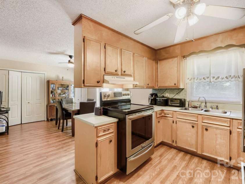 2601 Lynn Drive, Gastonia, NC 28054.  MLS# CAR4401718, YatesRealty ID 39157. 