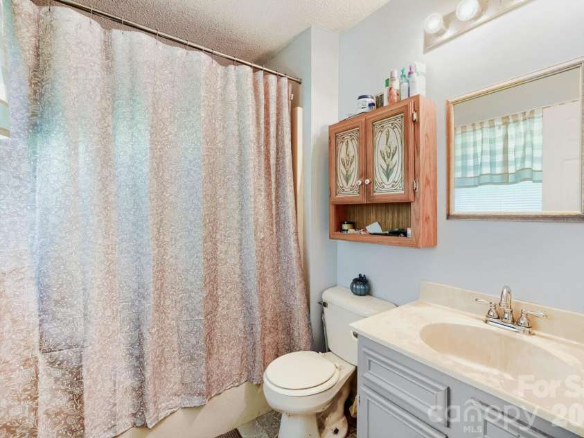 2601 Lynn Drive, Gastonia, NC 28054.  MLS# CAR4401718, YatesRealty ID 39157. 