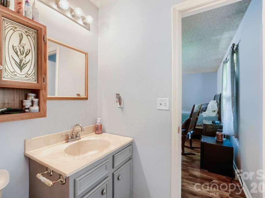 2601 Lynn Drive, Gastonia, NC 28054.  MLS# CAR4401718, YatesRealty ID 39157. 