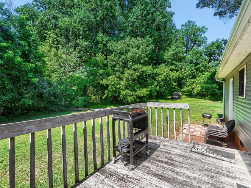 2601 Lynn Drive, Gastonia, NC 28054.  MLS# CAR4401718, YatesRealty ID 39157. 