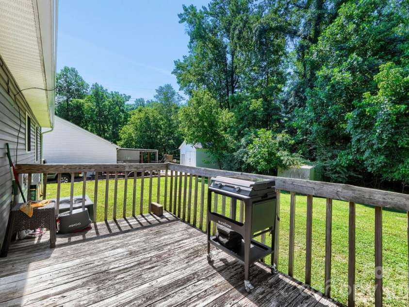2601 Lynn Drive, Gastonia, NC 28054.  MLS# CAR4401718, YatesRealty ID 39157. 