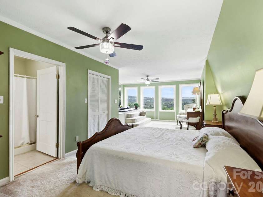 16 Audubon Drive, Asheville, NC 28804.  MLS# CAR4397266, YatesRealty ID 39158. 