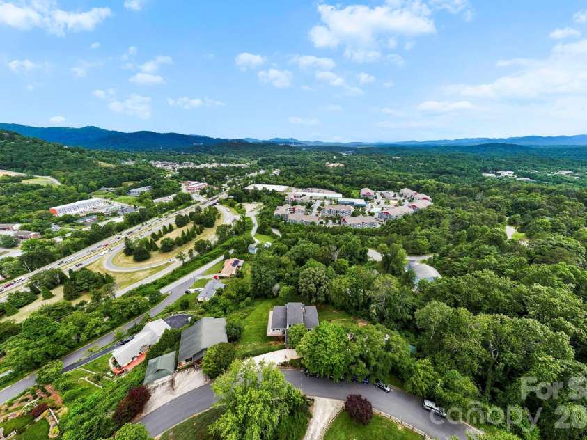 16 Audubon Drive, Asheville, NC 28804.  MLS# CAR4397266, YatesRealty ID 39158. 