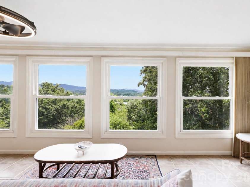 16 Audubon Drive, Asheville, NC 28804.  MLS# CAR4397266, YatesRealty ID 39158. 