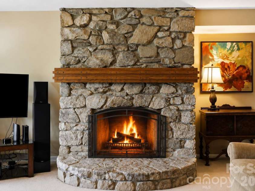 16 Audubon Drive, Asheville, NC 28804.  MLS# CAR4397266, YatesRealty ID 39158. 