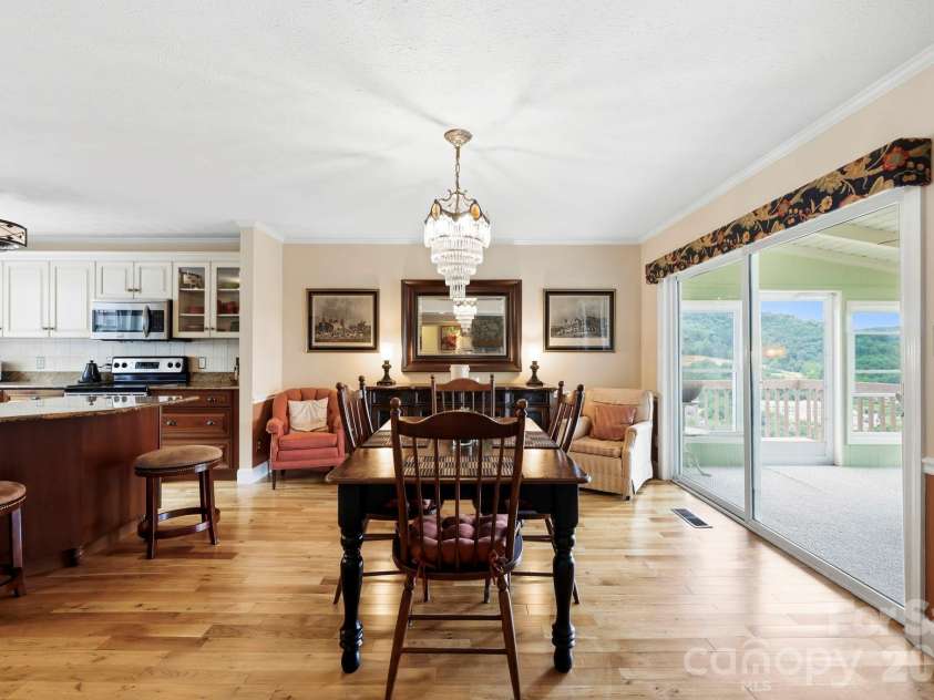 16 Audubon Drive, Asheville, NC 28804.  MLS# CAR4397266, YatesRealty ID 39158. 