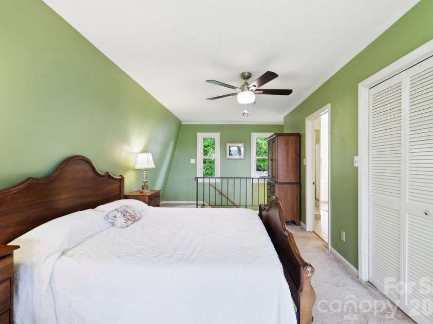 16 Audubon Drive, Asheville, NC 28804.  MLS# CAR4397266, YatesRealty ID 39158. 