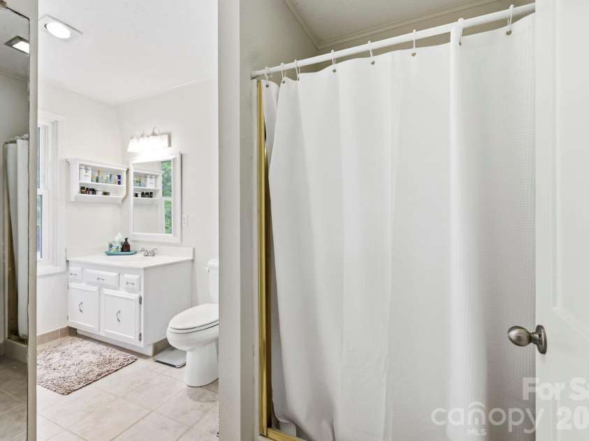16 Audubon Drive, Asheville, NC 28804.  MLS# CAR4397266, YatesRealty ID 39158. 