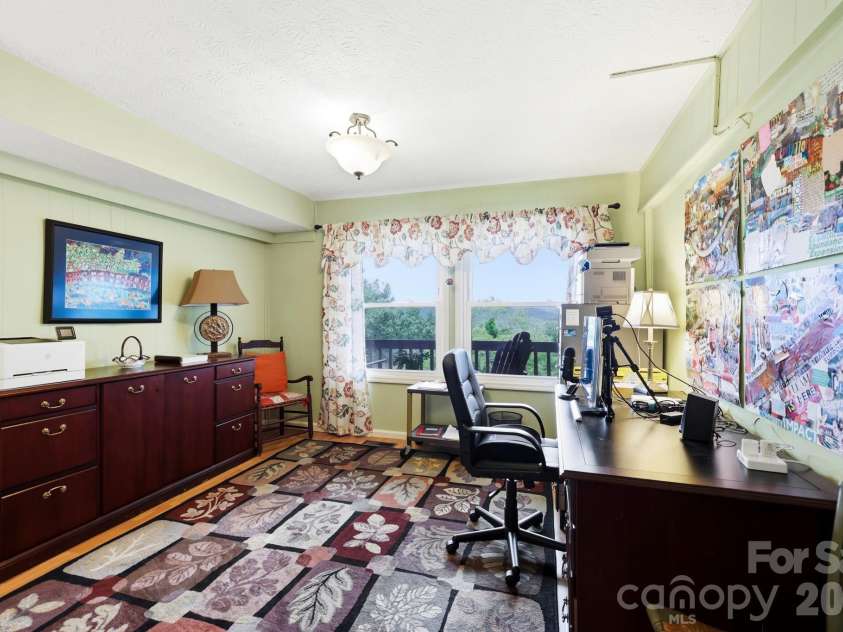 16 Audubon Drive, Asheville, NC 28804.  MLS# CAR4397266, YatesRealty ID 39158. 