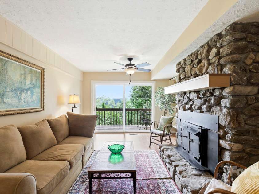 16 Audubon Drive, Asheville, NC 28804.  MLS# CAR4397266, YatesRealty ID 39158. 