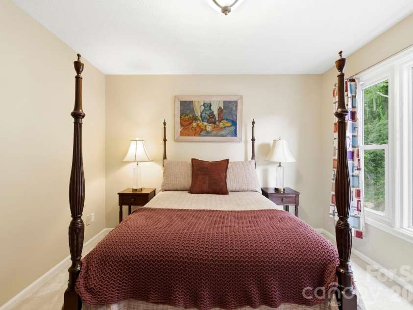 16 Audubon Drive, Asheville, NC 28804.  MLS# CAR4397266, YatesRealty ID 39158. 