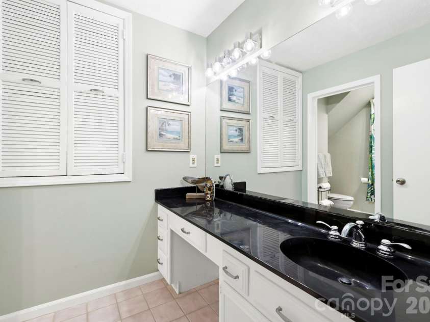16 Audubon Drive, Asheville, NC 28804.  MLS# CAR4397266, YatesRealty ID 39158. 